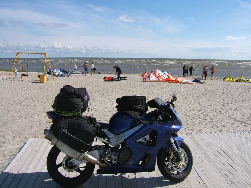 Мотоцикл на пляже
