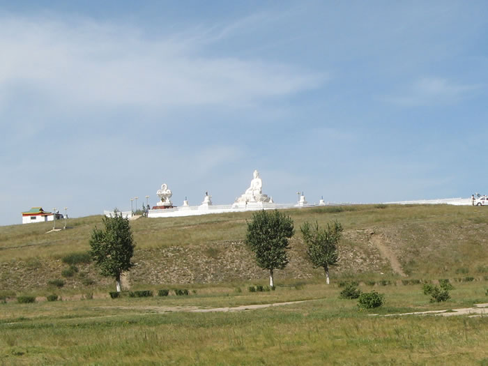 Монастырь Харагин в старой части Дархана