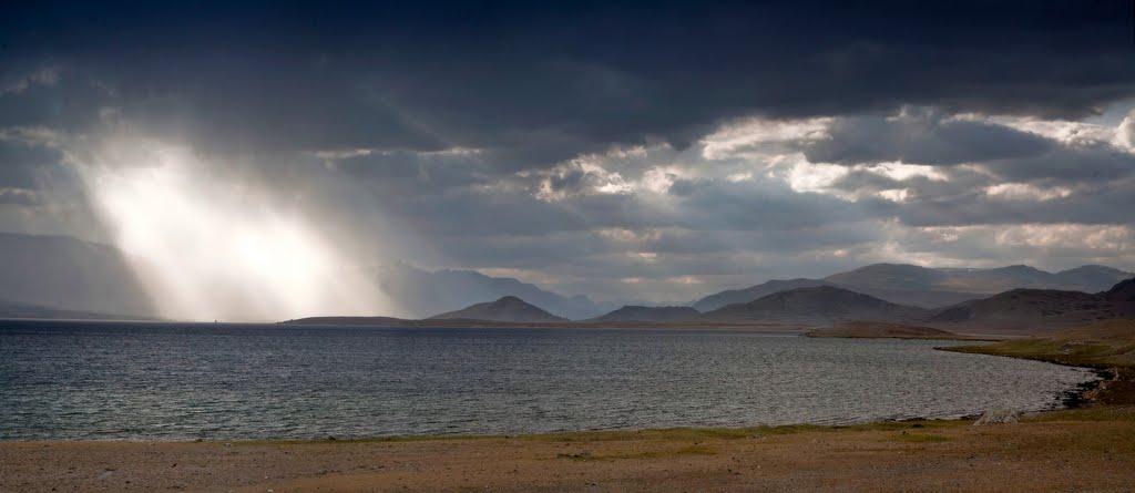 озеро в Монголии